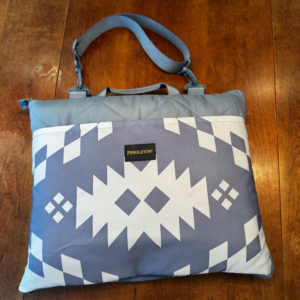 Pendleton Packable Blanket Unisex OS Blue White Geometric Water Resistant Picnic